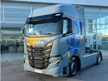 Влекач IVECO S-WAY