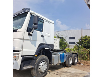 Влекач SINOTRUK HOWO