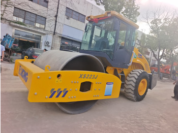 Пътен валяк XCMG XS223J