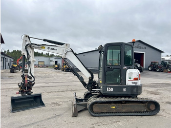 Мини багер BOBCAT E50