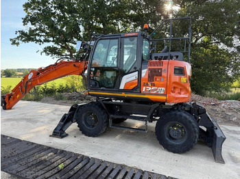 Колесен багер HITACHI ZX135