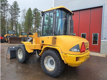Колесен товарач Volvo L30B AURALLA: снимка 2