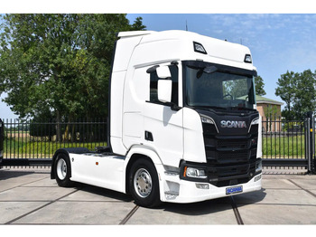 Влекач SCANIA R 520