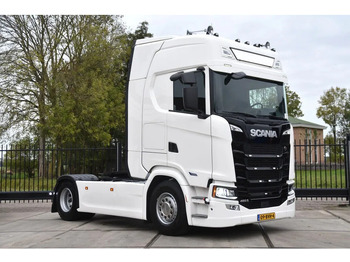 Влекач SCANIA S