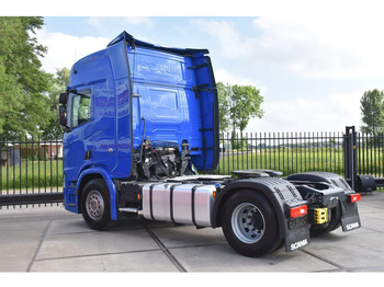 Влекач Scania R530 V8 NGS 4x2 - ADR FL - RETARDER - 253 TKM - ACC - NAVI - PTO - DIFF. LOCK - EXCELLENT CONDITION -: снимка 3