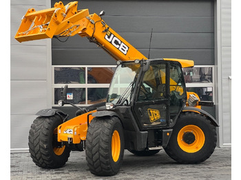 Телескопичен товарач JCB