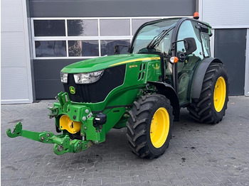 Трактор JOHN DEERE