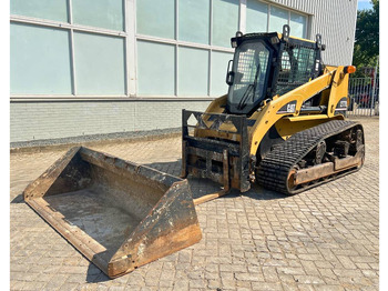 Мини челен товарач CATERPILLAR
