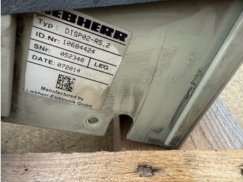 Кабина и интериор LIEBHERR