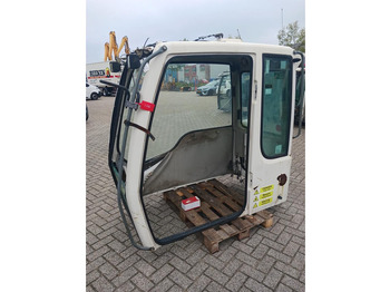 Кабина и интериор LIEBHERR