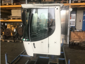 Кабина и интериор LIEBHERR