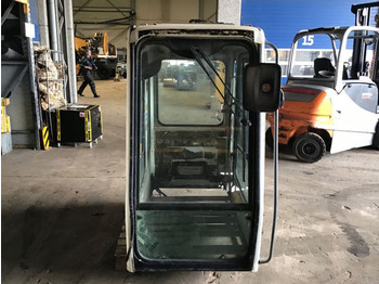 Кабина и интериор LIEBHERR