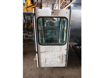 Кабина и интериор LIEBHERR