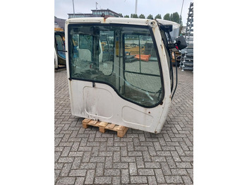 Кабина и интериор LIEBHERR