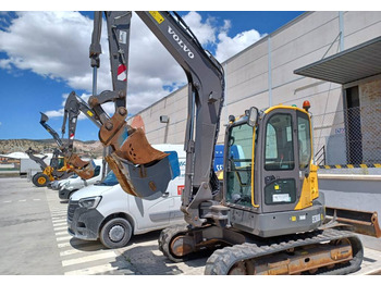 Мини багер Volvo ECR 88 D: снимка 1