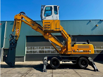 Багер за манипулиране на материали LIEBHERR A 924