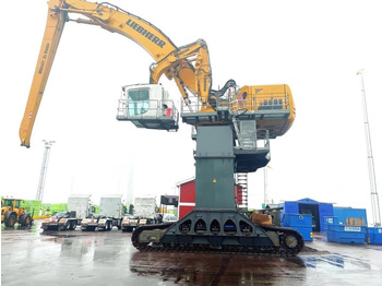 Багер за манипулиране на материали LIEBHERR