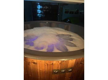 Нови Каравана Izabella Wellnessanhänger mit Sauna und Whirlpool, Stromaggregat: снимка 4