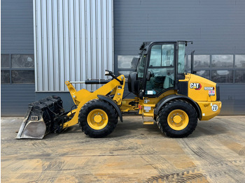 Колесен товарач CATERPILLAR 908M