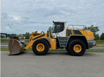 Колесен товарач LIEBHERR L 566