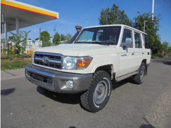 Лек автомобил TOYOTA Land Cruiser