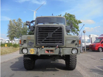 Камион с кран Volvo N 10 6X6 L + FASSI: снимка 2
