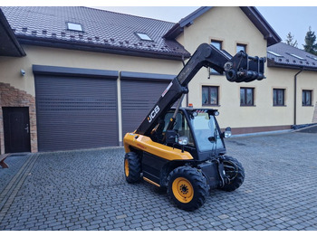 Телескопичен товарач JCB