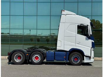 Влекач Volvo FH 500 6X2 Globetrotter 2x Tanks Only 667.000 KM Super Condition NL Truck: снимка 5