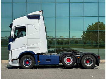 Влекач Volvo FH 500 6X2 Globetrotter 2x Tanks Only 667.000 KM Super Condition NL Truck: снимка 2