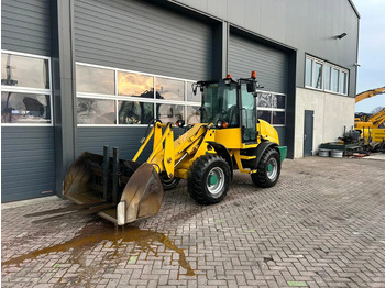 Колесен товарач CASE