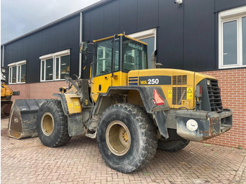 Колесен товарач Komatsu WA250-5: снимка 3