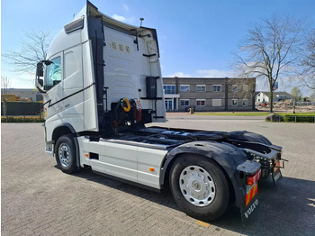 Лизинг на Volvo FH4-460 / VEB+ / DOUBLE TANK / FRIDGE / AUTOMATIC / EURO-6 / 2018 Volvo FH4-460 / VEB+ / DOUBLE TANK / FRIDGE / AUTOMATIC / EURO-6 / 2018: снимка 3