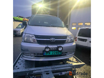 Лек автомобил TOYOTA