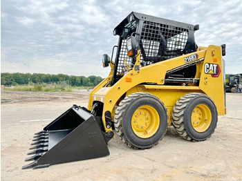 Мини челен товарач CATERPILLAR 216B3