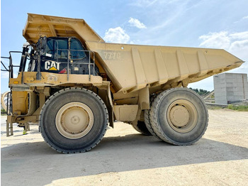 Кариерен самосвал CATERPILLAR 777