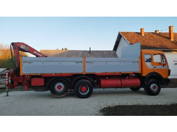 Камион с брезент Mercedes-Benz 2228 6x2 stake body - crane: снимка 3