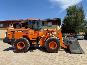 Колесен товарач DOOSAN DL250