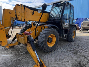 Телескопичен товарач JCB