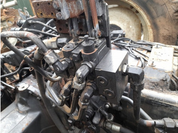 Хидравлика Valtra 6400 Hydraulic Auxiliary Valve Unit Assy: снимка 3