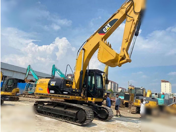 Верижен багер CATERPILLAR 320D2: снимка 2
