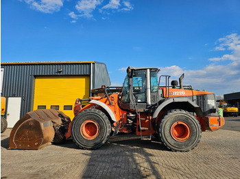 Колесен товарач HITACHI ZW220