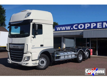 Контейнеровоз/ Сменна каросерия камион DAF XF 106 450