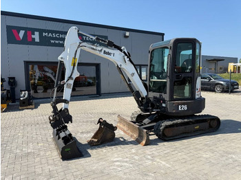 Мини багер BOBCAT E26