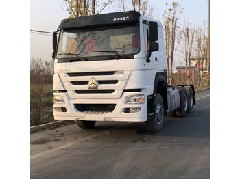 Влекач SINOTRUK HOWO