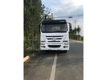 Влекач SINOTRUK HOWO