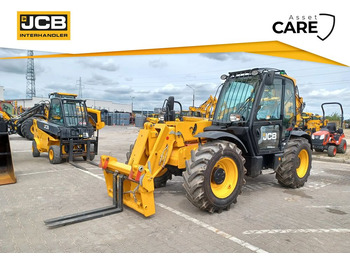 Телескопичен товарач JCB