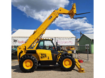 Телескопичен товарач JCB
