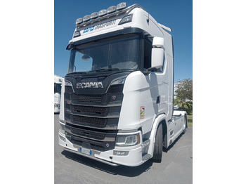 Влекач SCANIA S 520