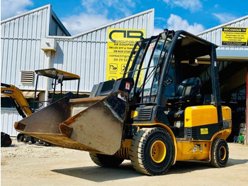 Телескопичен товарач JCB