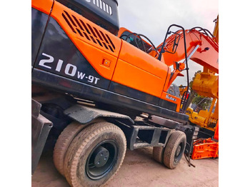Колесен багер Hyundai 210W-9: снимка 4